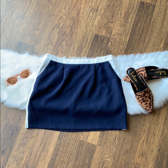 ⭐️Blue & White Skirt. Zipper in back. Medium. Cute. Not very stretchy. - Picture 4 of 5